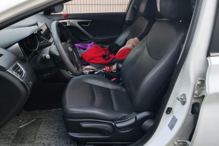 Used Hyundai Elantra (5th Generation / Langdong) 2016 1.6L Automatic Smart Version
