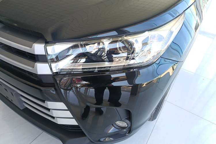 Used Toyota Highlander 2018 2.0T Four-Wheel Drive Luxury Version 7 Seats China VI Standard Left Front Headlight