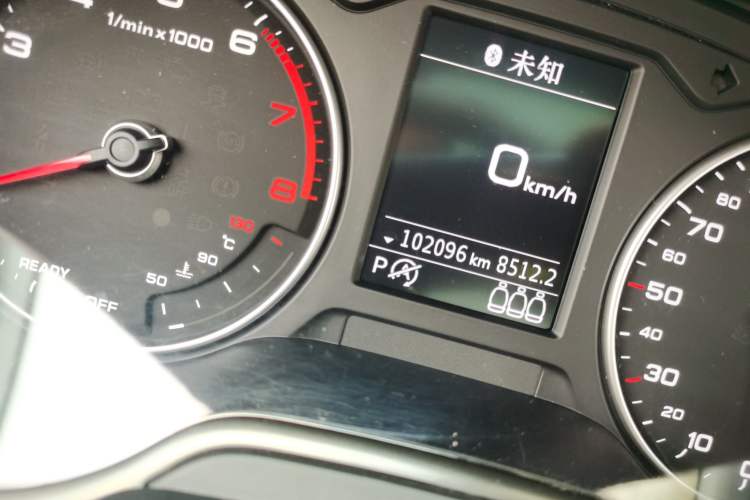 Used Audi Q2L 2021 35 TFSI Fashion Dynamic Model Odometer Close Up