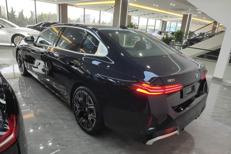 Used BMW 5 Series 2025 530Li Luxury Edition M Sport Package