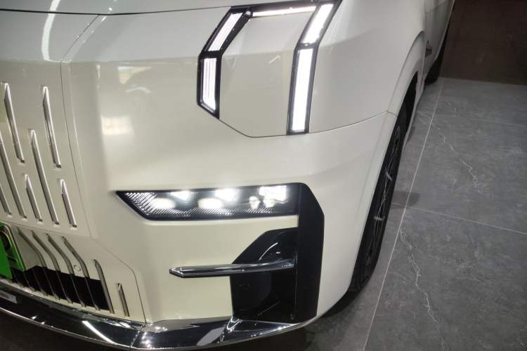 Used Zeekr 009 2024 7-Seater Aisle Version 108 kWh Left Front Headlight