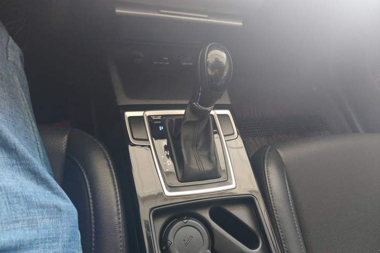 Used Hyundai Mistra 2014 1.8L Automatic Smart GLS Gear Lever