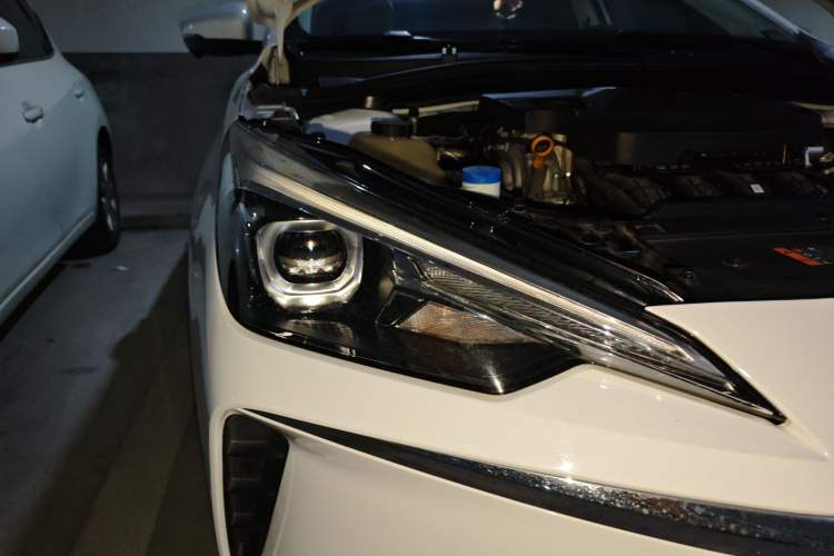 Used Roewe i5 2023 1.5L CVT Luxury Edition Right Front Headlight