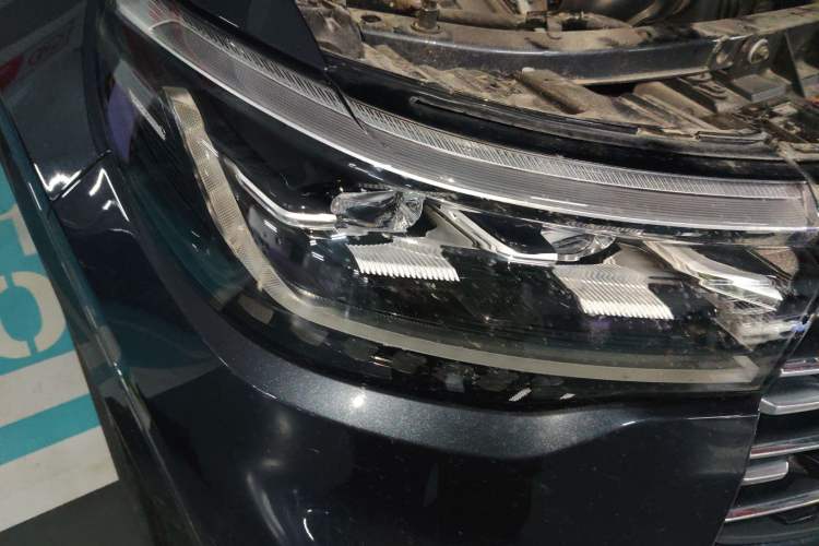 Used Ford Explorer 2023 EcoBoost 285 Four-Wheel Drive Titanium Edition 7-Seater
