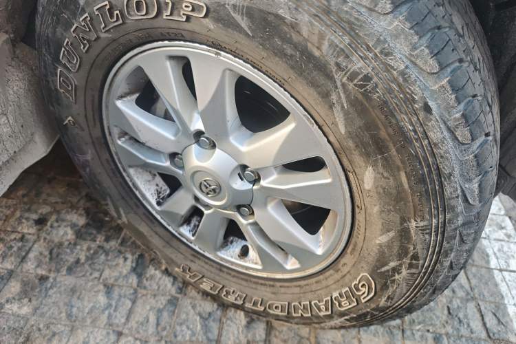 Used Toyota Land Cruiser 2010 4.7L Automatic VX Right Front Wheel Hub