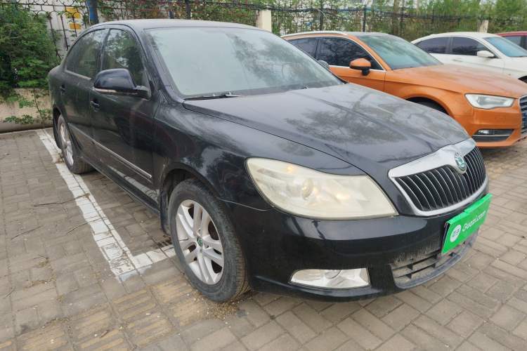 Used Skoda Octavia 2013 1.6L Manual Yijun Edition Front Right 45 Deg