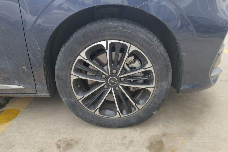 Used Roewe iMAX8 2021 400TGI Supreme Series Lu Zun Edition Right Front Wheel Hub