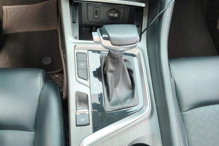 Used CHANGAN CS55PLUS 2021 Blue Whale Edition 1.5T DCT Luxury Model Gear Lever