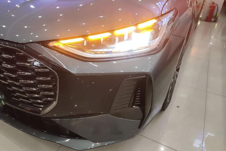 Used Chery Fengyun A8L 2025 1.5 TGDI 145 km Luxury Version Left Front Headlight