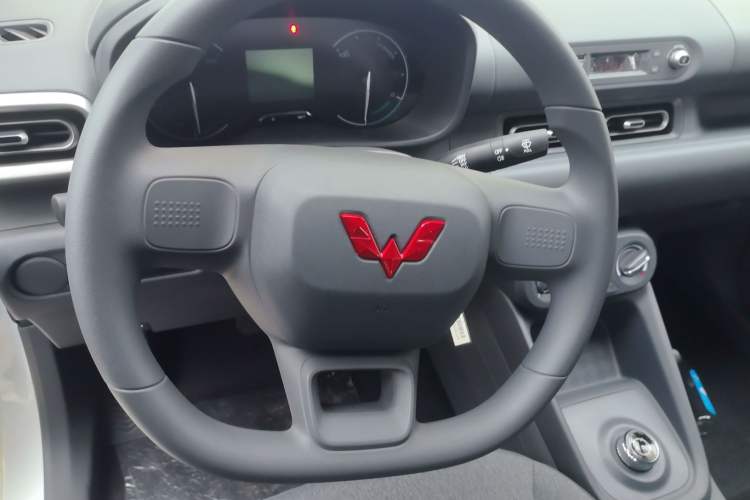 Used Wuling Hongguang New Energy 2024 All-Electric Model 300KM Practical Version Steering Wheel
