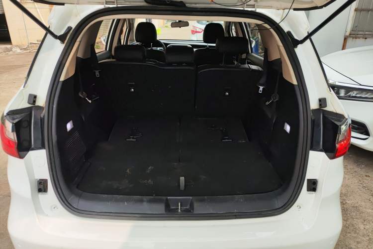 Used BYD Song MAX 2017 1.5T Manual Smart Connect Luxury 7-Seater
