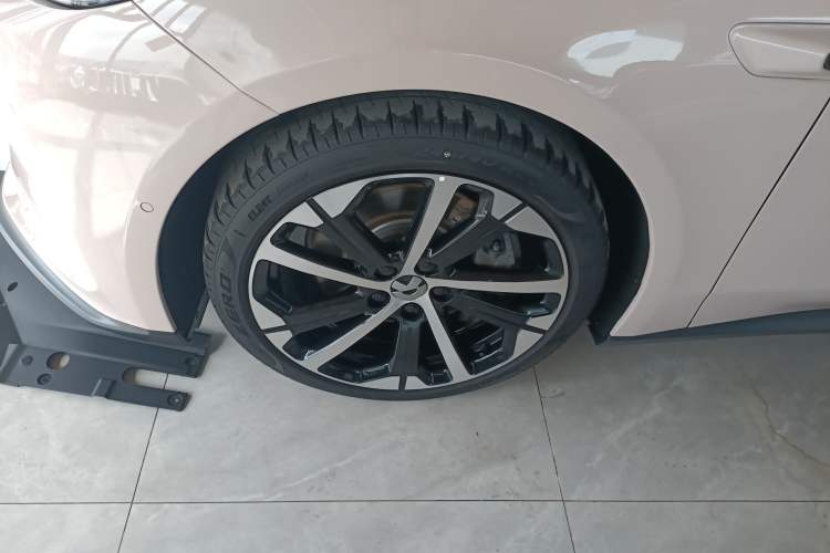 Used Nio ET5 2022 75 kWh Left Front Wheel Hub