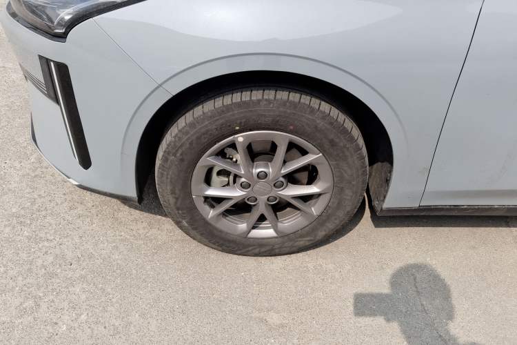 Used Geely Galaxy L6 2025 EM-i 60km Launch Edition Exterior 4