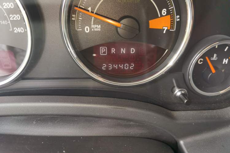 Used Jeep Patriot 2014 2.4L Luxury Navigation Edition Odometer Close Up