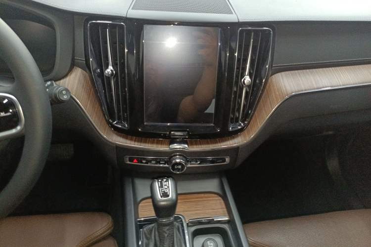 Used Volvo XC60 2018 T5 4x4 Zhiya Luxury Edition