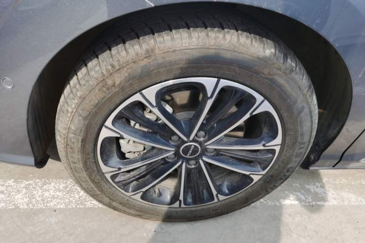 Used Roewe iMAX8 2021 400TGI Supreme Series Ultimate Edition Left Front Wheel Hub