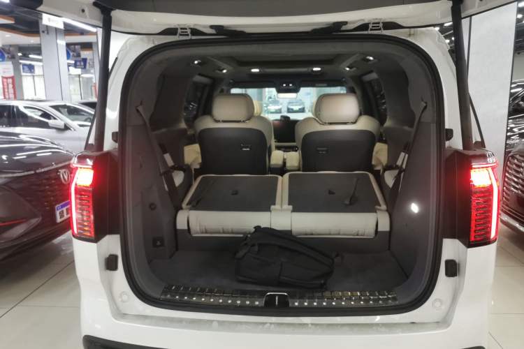 Used Zeekr 009 2024 Six-Seat Executive Version 4WD 108 kWh Trunk