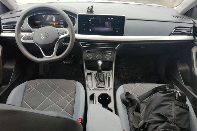 Used Volkswagen Lavida 2023 1.5L Automatic De Yi Edition Center Console