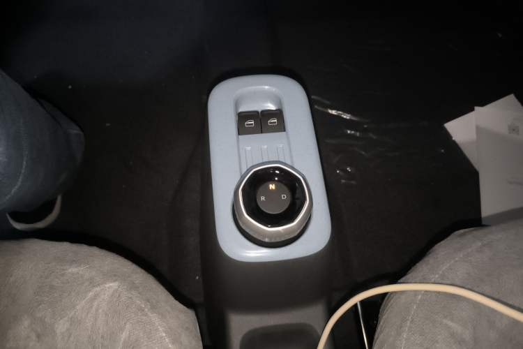 Used Geely Galaxy Panda 2024 Panda Mini 200km Endurance Bear Gear Lever