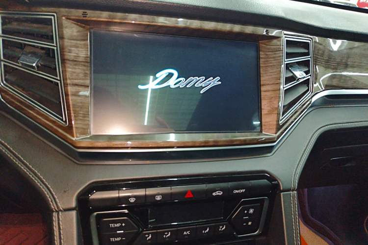 Used Zotye Domy X7 2017 1.8T Manual Luxury Model
