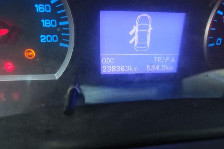 Used Dongfeng Ruichi 2015 2.5T Elite Edition Diesel Two-Wheel Drive Luxury ZD25TCI
