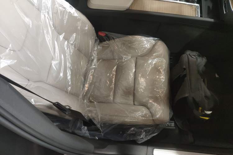 Used Volvo XC60 2026 B5 4x4 Smart Luxury Edition Right Front Seat