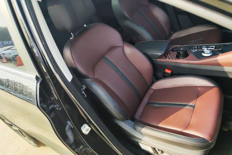 Used SOL X8 PLUS 2023 1.5 TGDI DCT ZhiShang Edition 7-Seater