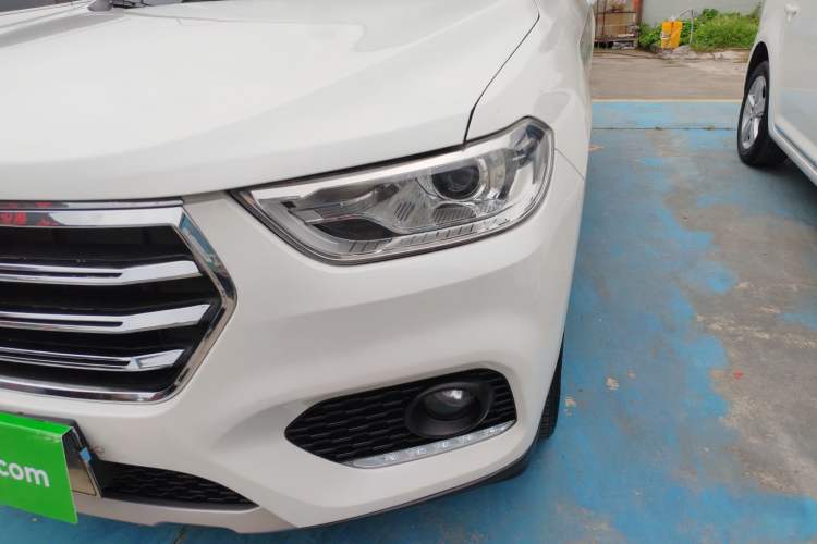 Used Haval H2 2018 Chuanxiang Edition Blue Badge 1.5T Dual-Clutch Two-Wheel Drive Fashionable Model
