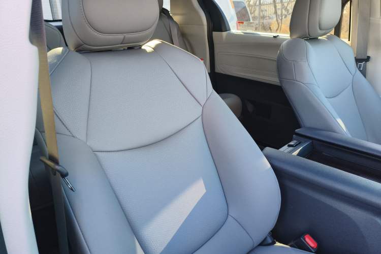 Used Toyota Granvia 2023 2.5L Hybrid Luxury Edition