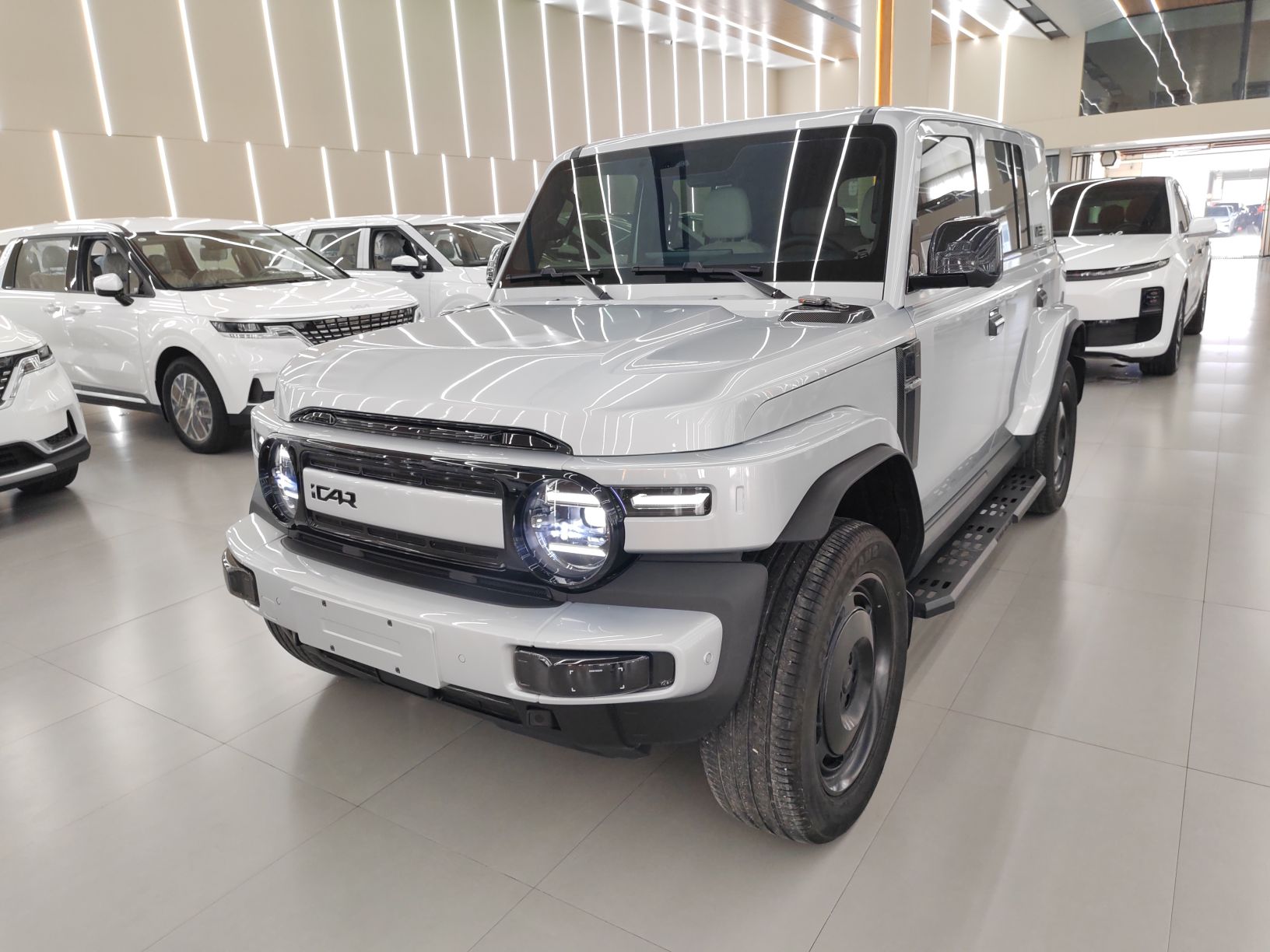 تحت مقدمة السيارة