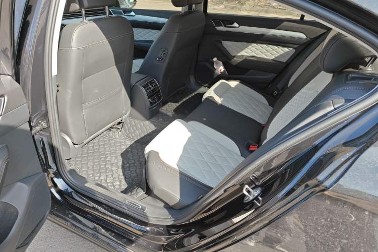 Used Volkswagen Magotan 2024 2 Million Units Zhongxiang Version 330TSI DSG Luxury Edition