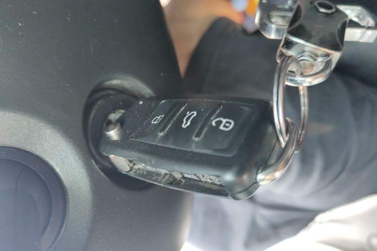 Used Volkswagen Touran 2015 1.4T Manual Fashion Edition 5-Seater