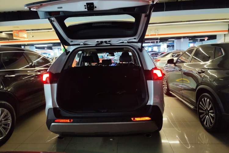 Used Toyota RAV4 2023 2.0L CVT Two-Wheel Drive Fashion Plus Edition
