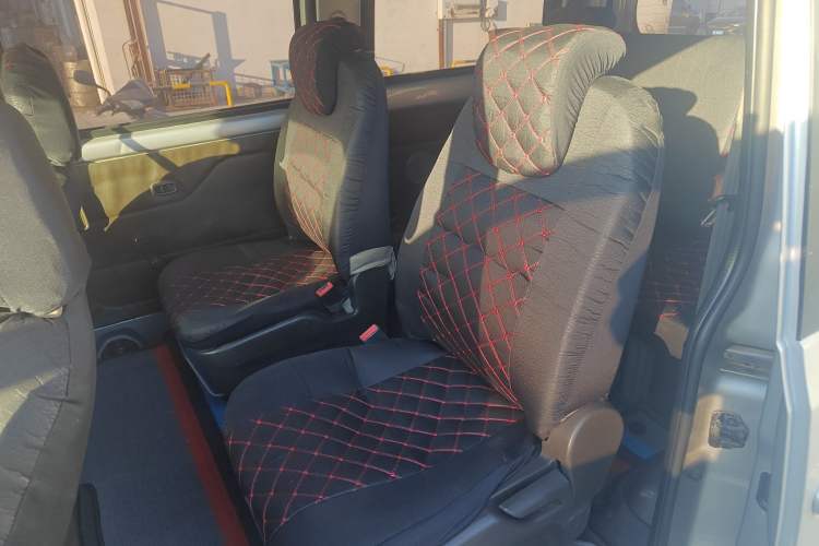 Used Wuling Rongguang V 2016 1.5L Standard Version
