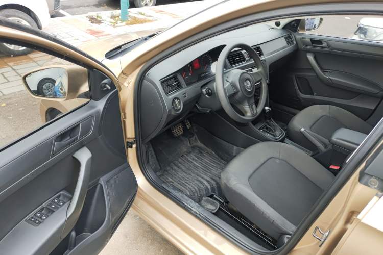 Used Volkswagen Santana 2013 1.6L Automatic Fashion Edition