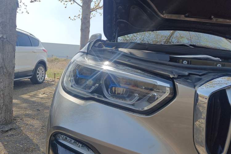 Used BMW X5 2021 xDrive40i Luxury Model with M Sport Package Right Front Headlight