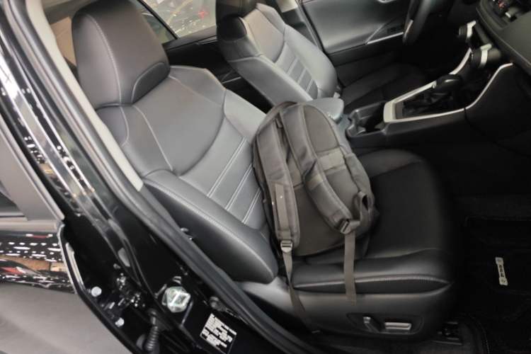 Used Toyota RAV4 2023 2.0L CVT Two-Wheel Drive Fashion Plus Edition Right Front Seat