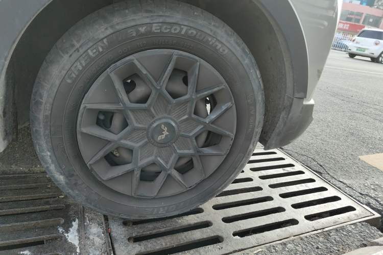 Used Wuling Hongguang MINIEV 2022 GAMEBOY 300km Enthusiast Model with Lithium Iron Phosphate Right Front Wheel Hub