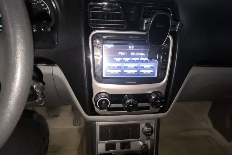 Used Geely Auto Classic Emgrand 2013 Sedan 1.5L Manual Entry-Level Model Audio And AC Panel