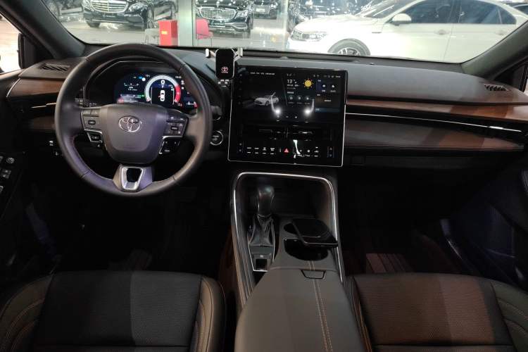 Used Toyota Avalon 2024 Dual-Motor 2.0L Luxury Edition
