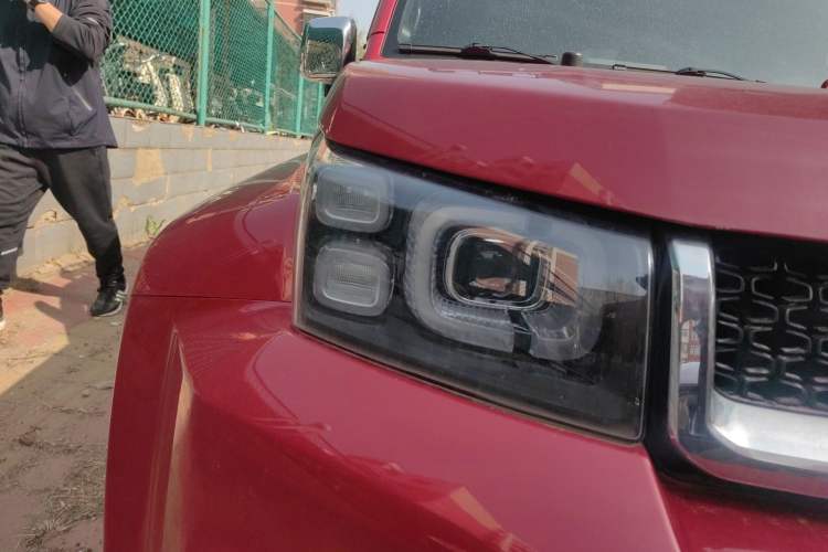 Used BAIC Off-Road BJ40 2020 2.0T Automatic Four-Wheel Drive Urban Hunter Edition Chivalrous Type Right Front Headlight