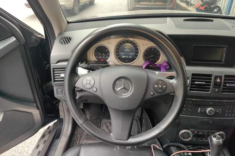 Used Mercedes-Benz GLK-Class 2011 GLK 300 4MATIC Luxury Model Steering Wheel