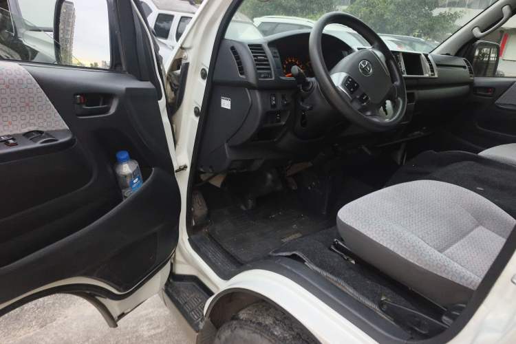 Used Toyota HIACE 2011 2.7L Automatic Standard Edition 13 Seats