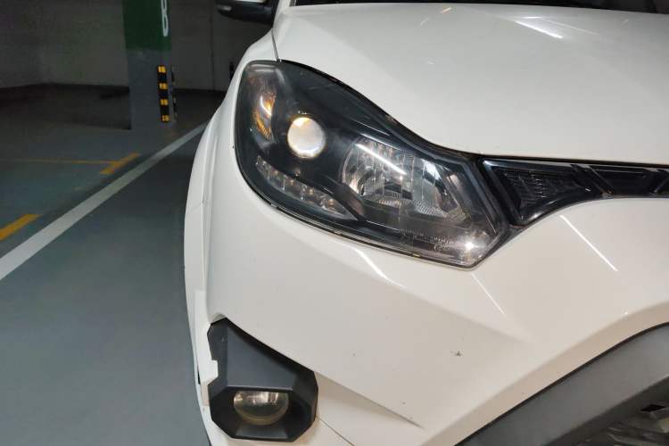 Used JMC Yuhu 5 2018 2.4T Classic Edition Diesel Manual 4x4 Luxury Version JX4D24A5L