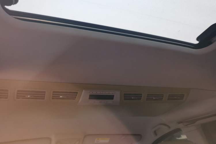 Used JAC Refine M5 2016 2.0T Gasoline Automatic Business Edition