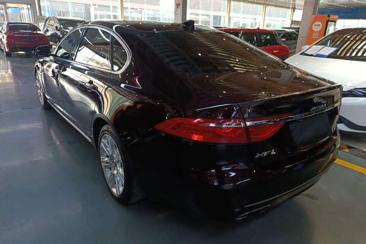 Used Jaguar XFL 2018 XFL 2.0T 250 PS Luxury Edition Rear Left 45 Deg