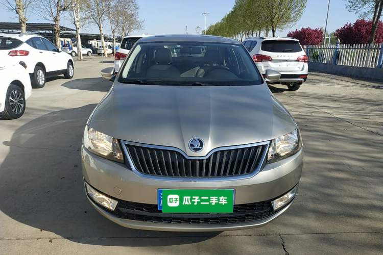 Used Skoda Rapid 2015 1.6L Automatic Smart Selection Model
