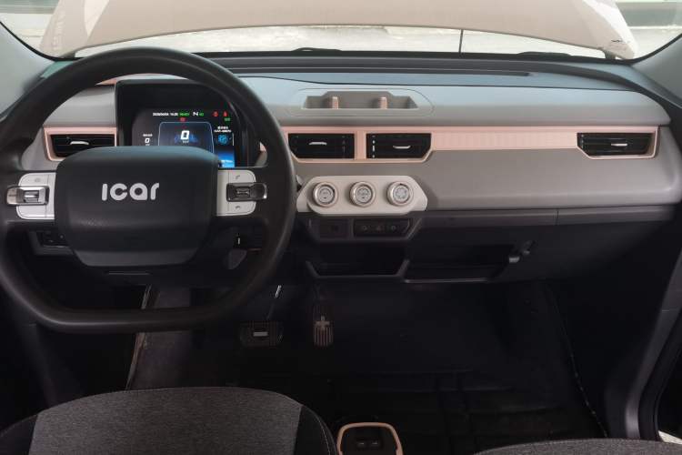 Used Chery QQ Ice Cream 2022 120km Conical Shape Lithium Iron Phosphate Center Console