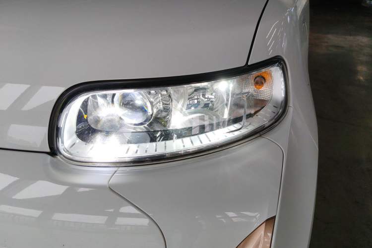 Used ORA White Cat 2022 Xiaoyue Mao Edition 360 km Luxury Model Lithium NMC Left Front Headlight