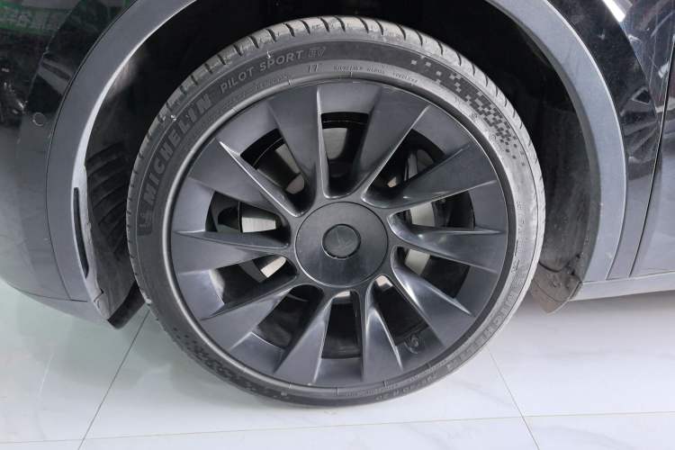 Used Tesla Model Y 2021 Long-Range All-Wheel-Drive Version 3D7
